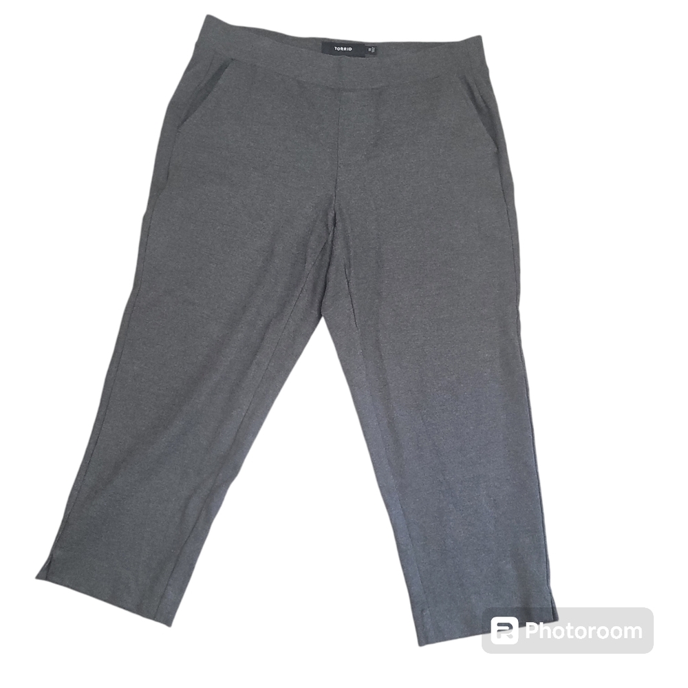 Torrid Gray Pull-On Comfort Stretch Straight Leg Capri 1R